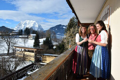 Balkon ukazuje krásné východy a západy slunce