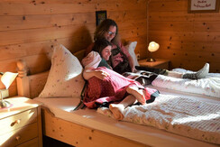 Manželská postel z masivu