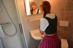 koupelna s toaletou a sprchovým koutem