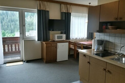 App. Nr. 4, Sonniges Platzerl