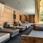 Photo of family room with bath tube, WC