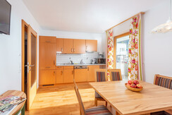 Cozy - eat in kitchen