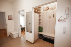 Top 2 - Vorraum mit Garderobe