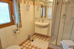 Bad / WC zu Schlafzimmer 1