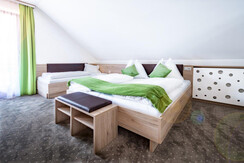 SChlafzimmer Doppelbett + Einzelbett