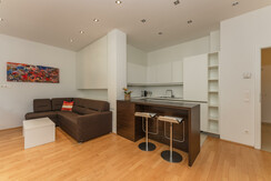 Top 4 spacious eat-in kitchen