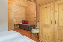 Additional single bed in bedroom 3