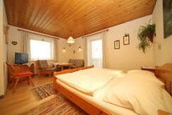 Schlafzimmer mit Sofa