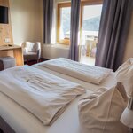 Photo of double room with shower, WC