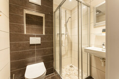 Modern Bathroom with shower