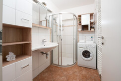 App. Ulli - Bathroom with shower and washing machine