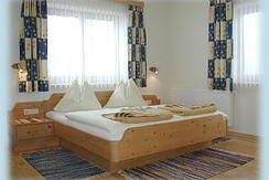 Große, helle Zimmer