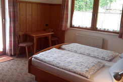 Schlafzimmer 2 mit Bad + WC