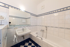 Bad Appartement Hochparterre