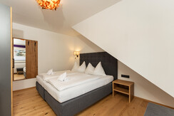 Bedroom 3 with double bed