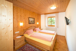 Waldhoamat_Appartement II_Schlafzimmer