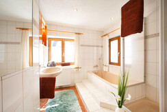 Badezimmer_Zuaha╠êusl