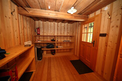 Anno1902 - Entrance area and wardrobe