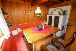 Anno1902 - Dining table in the parlour