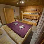 obrázek room with 4 beds with shower, WC